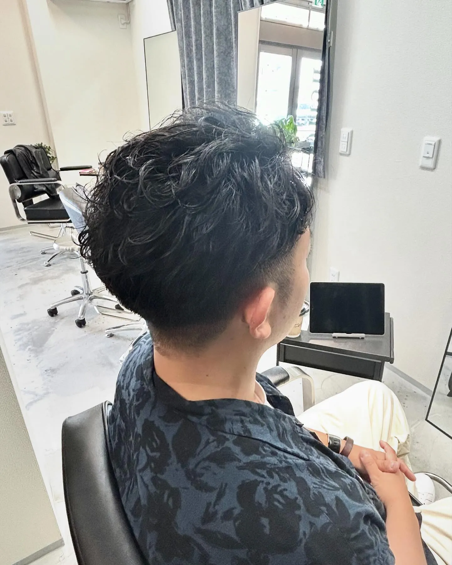 かき上げヘアツーブロックスパイラルパーマ