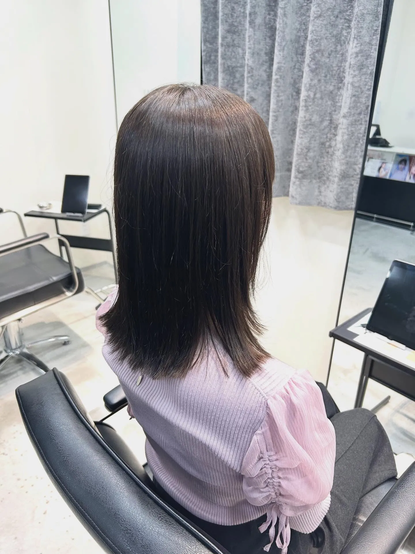 オリーブベージュ