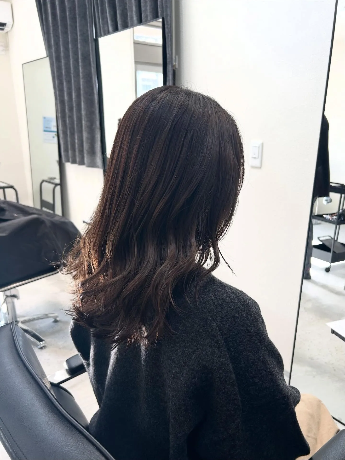 透明感たっぷりのグレージュ×ミディアムレイヤー