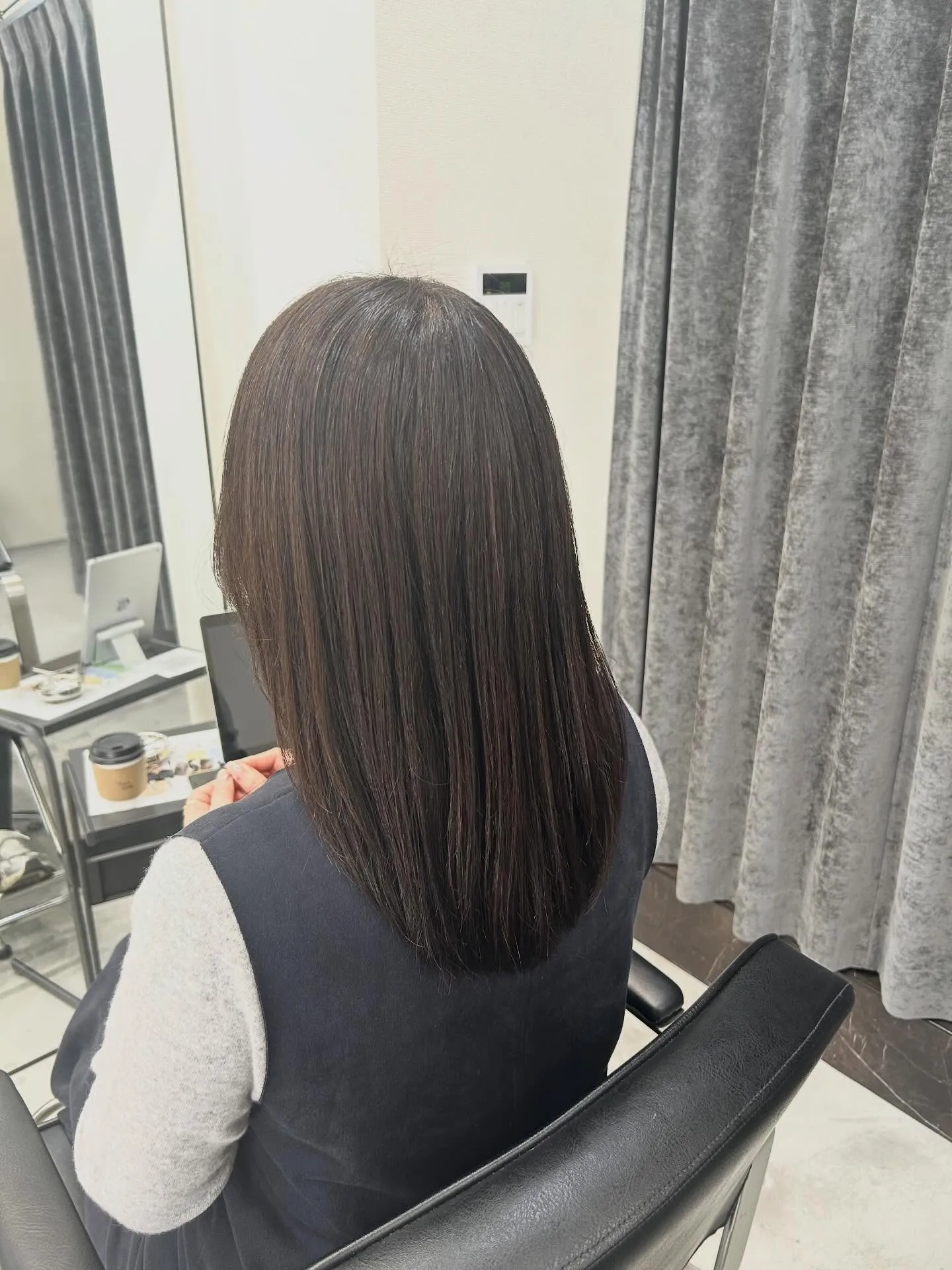 グレージュ×ミディアム