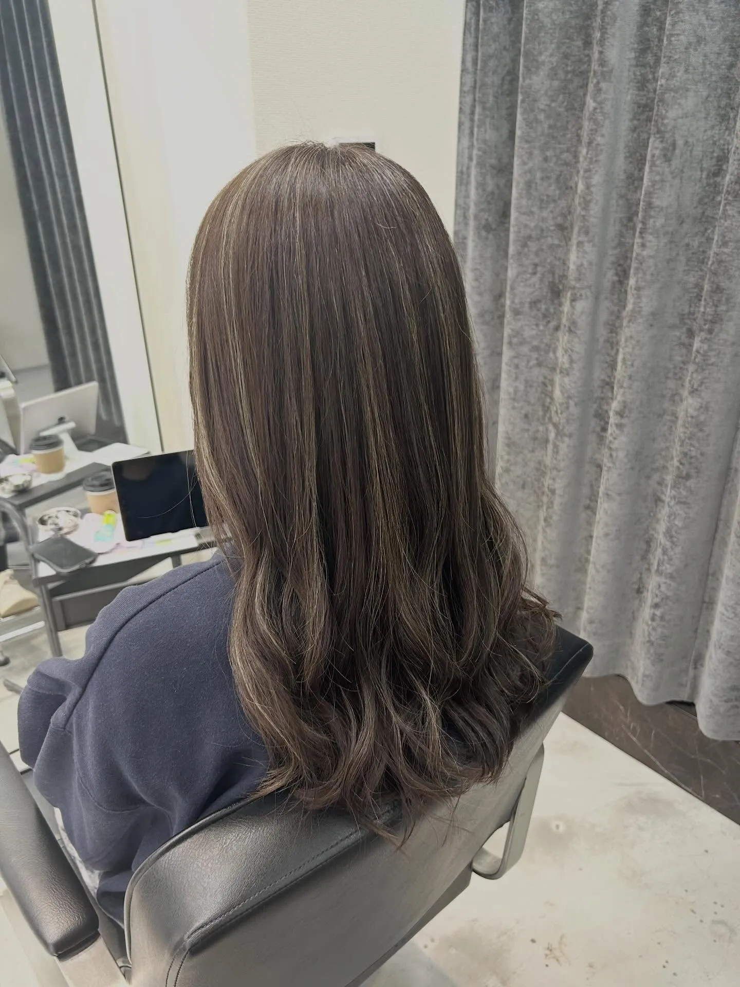 白髪ぼかしハイライト×アッシュグレー