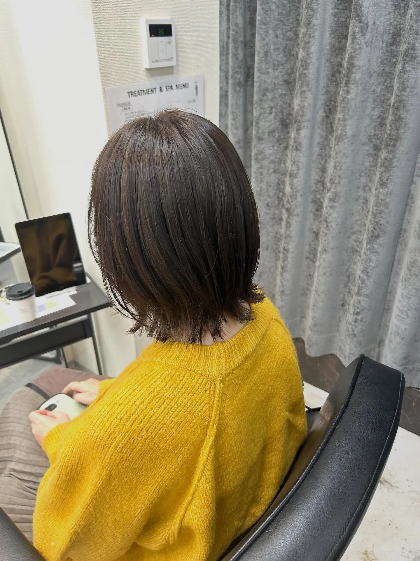 オリーブベージュ×レイヤーボブ