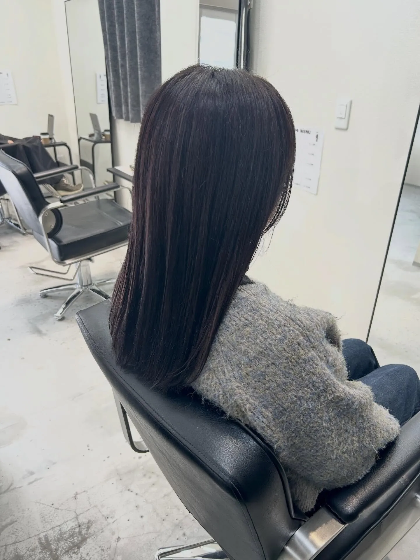 チャコールグレー🩶