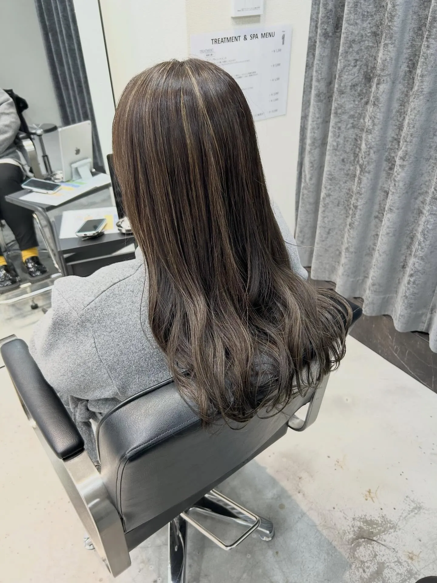 立体感◎ハイライト×グレージュカラー