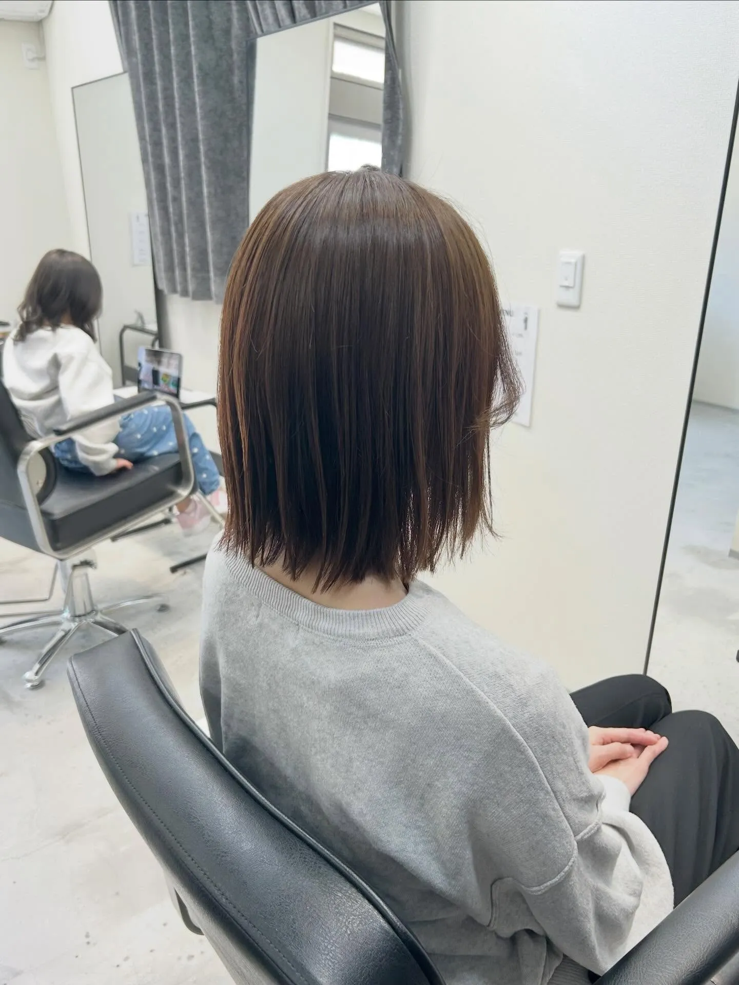 オリーブベージュ