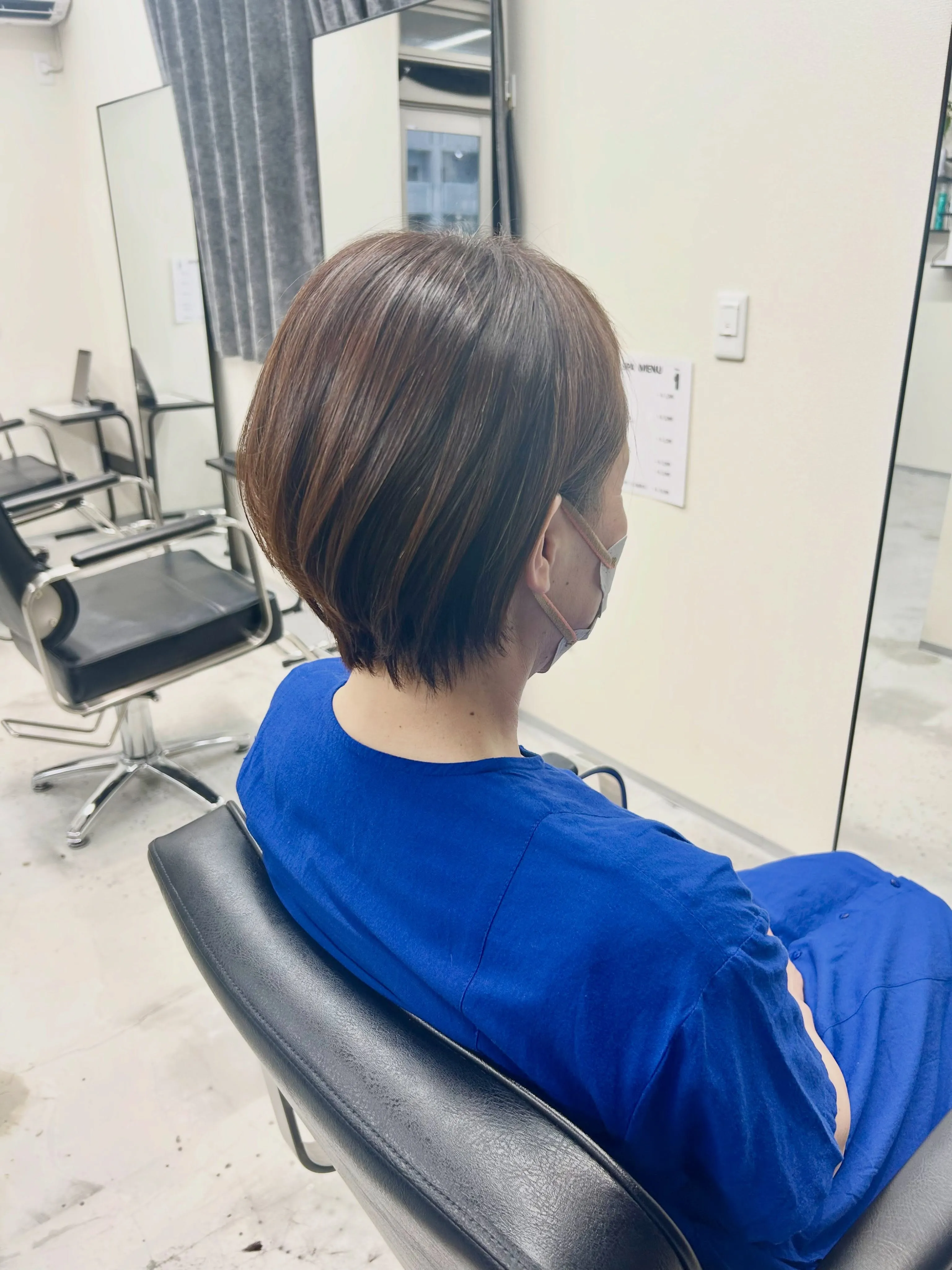 前髪ストレート×丸みショート