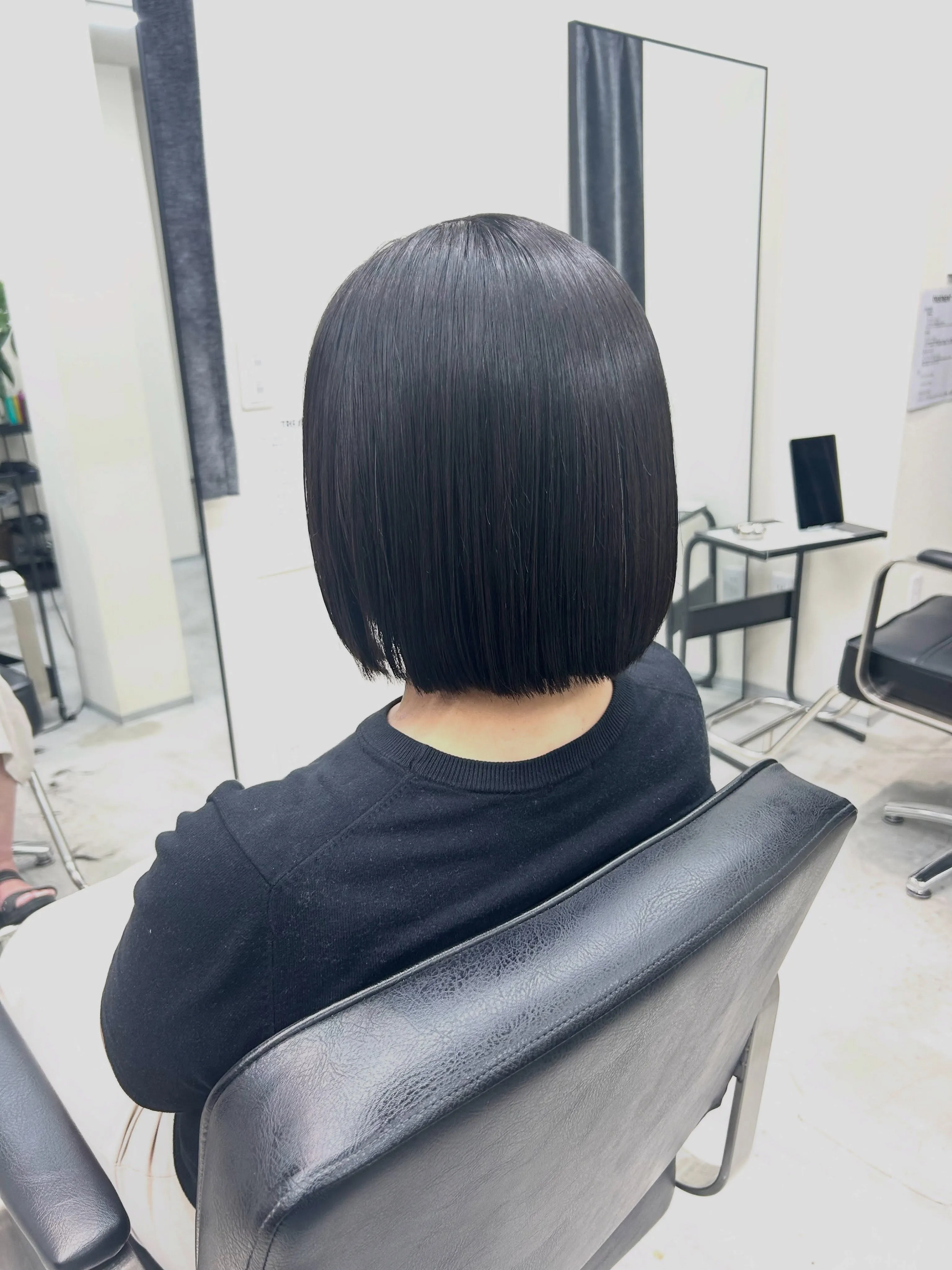 美髪ストレートでまとまるミニボブ